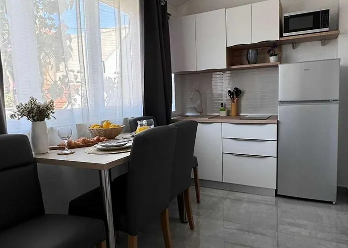 Elegant With Garden Terrace Appartement Trogir